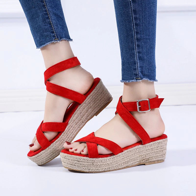 Thick Bottom Ladies Medium Casual Belt Buckle Sandals