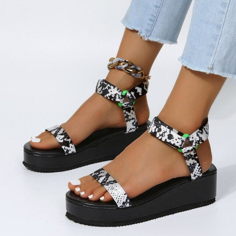 Buckle Strap Medium High Gladiator Sandals