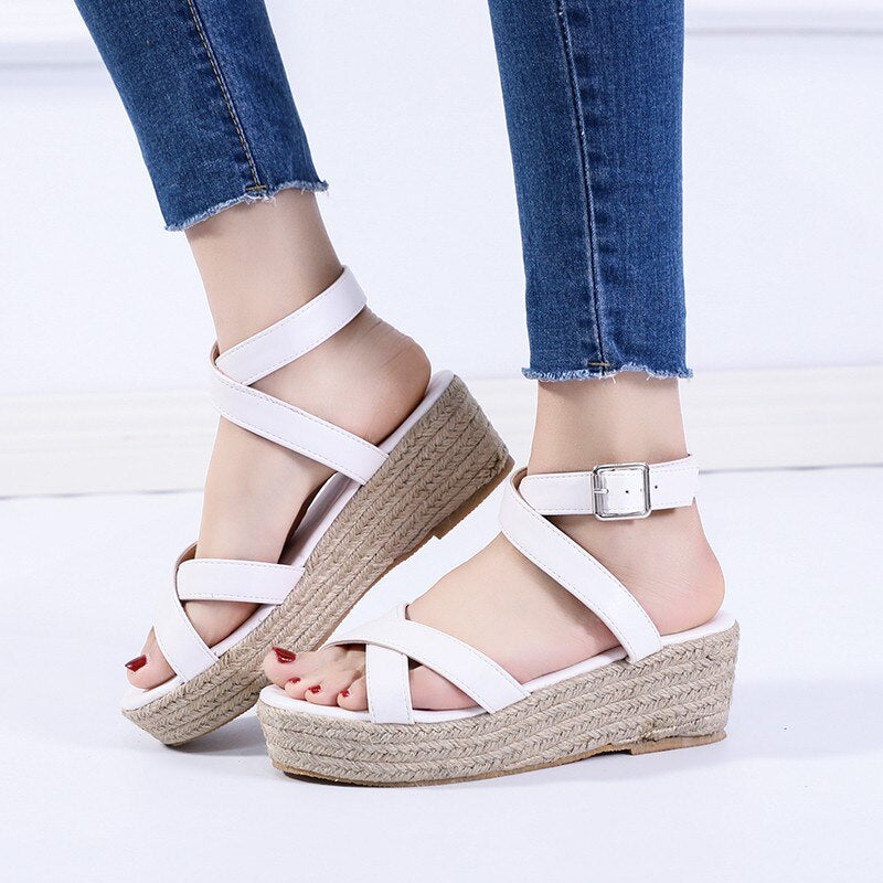 Thick Bottom Ladies Medium Casual Belt Buckle Sandals