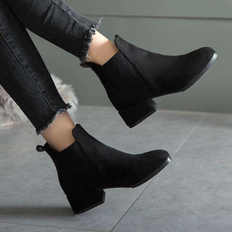 Ribbed Low Cut Heeled Boot