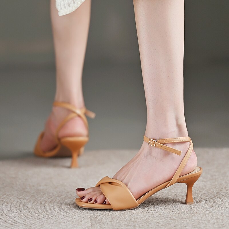 Woman Leather Low-heeled Sandals