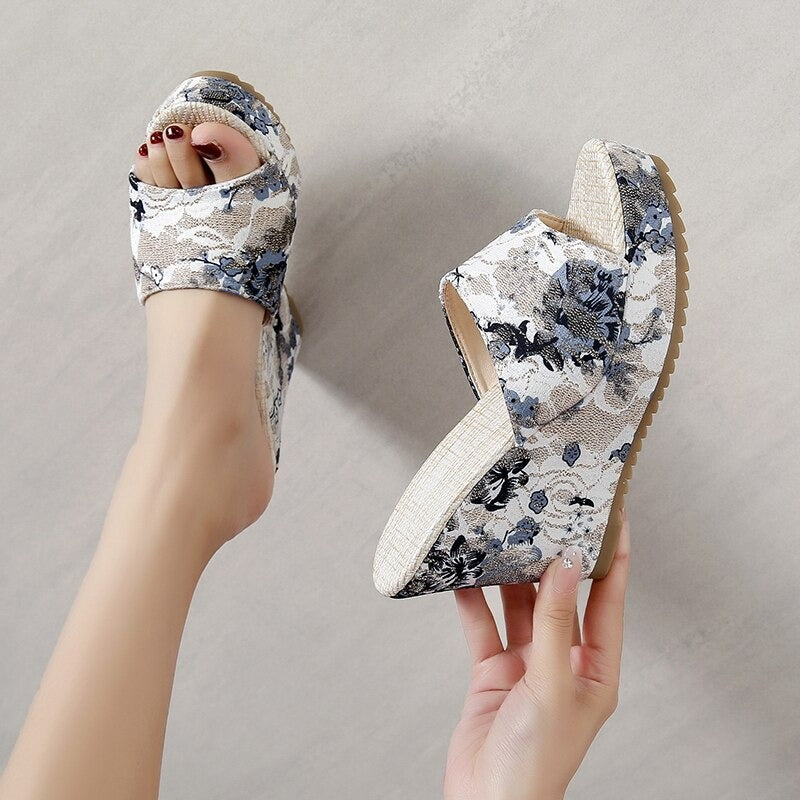 Bohemia Style Fishmouth Wedges